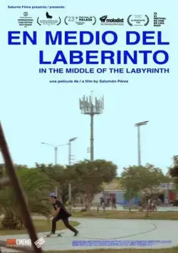 В середине лабиринта / En medio del laberinto (2019) фильм скачать через торрет бесплатно в хорошем качестве