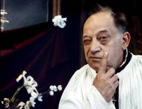 Кюре и нудисты (1982) скачать торрент бесплатно Кюре и нудисты (1982) фильм скачать торрент бесплатно