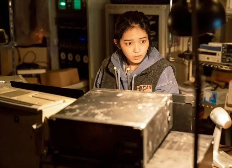 Луна (2023) скачать торрент бесплатно Луна (2023) фильм скачать торрент бесплатно