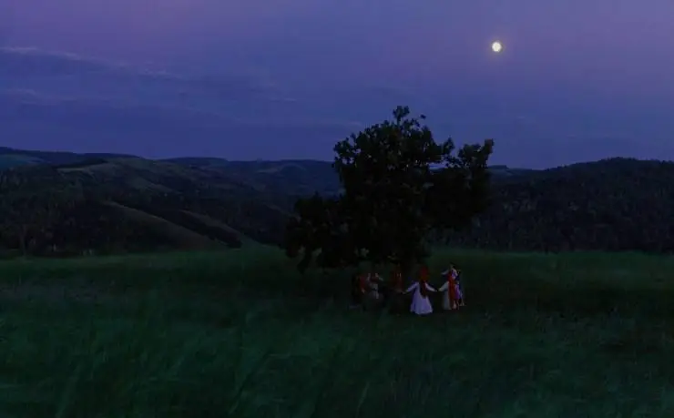 Тонкой нитью (2023) скачать торрент бесплатно Тонкой нитью (2023) фильм скачать торрент бесплатно