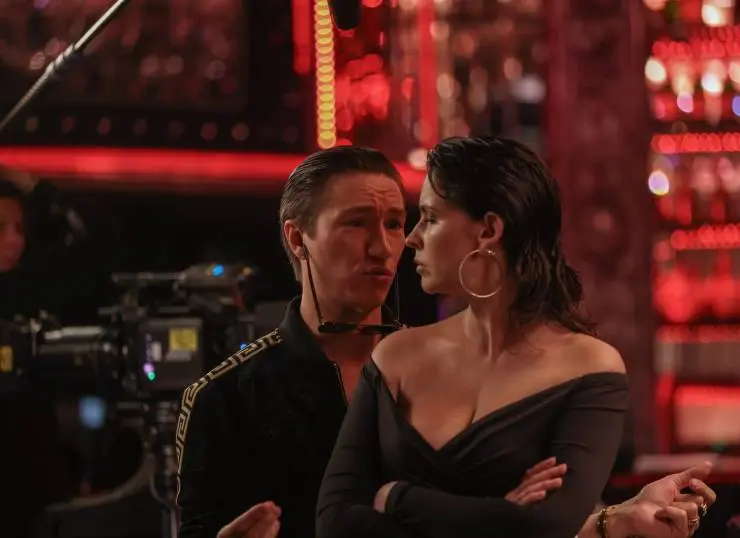 Жизнь по вызову (2022) 1-3 сезон 1-8,9,10 серия скачать торрент бесплатно Жизнь по вызову (2022) сериал 1-8,9,10 серию 1-3 сезона скачать торрент бесплатно