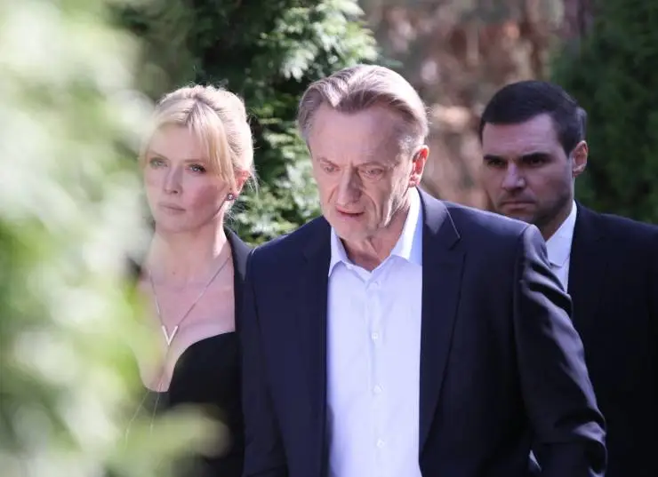 Жизнь по вызову (2022) 1-3 сезон 1-8,9,10 серия скачать торрент файл Жизнь по вызову (2022) сериал 1-8,9,10 серию 1-3 сезона скачать торрент файл