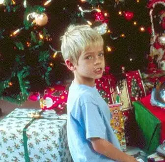 Я видел, как мама целовала Санта Клауса (2001) скачать торрент бесплатно Я видел, как мама целовала Санта Клауса (2001) фильм скачать торрент бесплатно