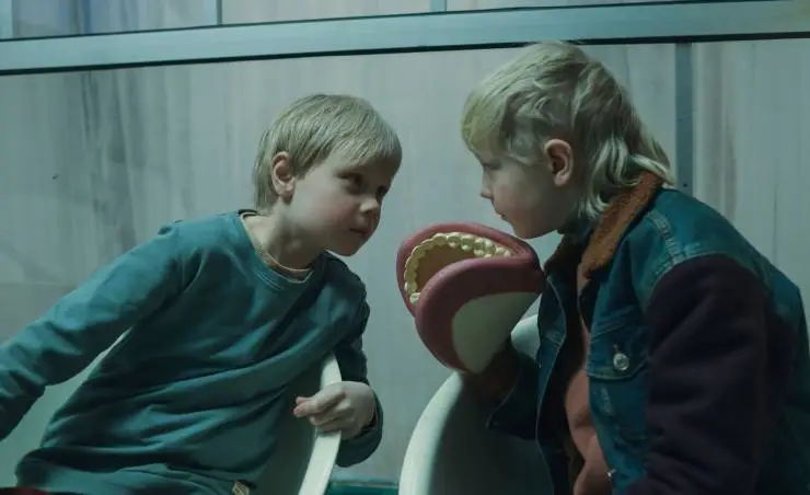 Очень странные каникулы (2023) скачать торрент файл Очень странные каникулы (2023) фильм скачать торрент файл