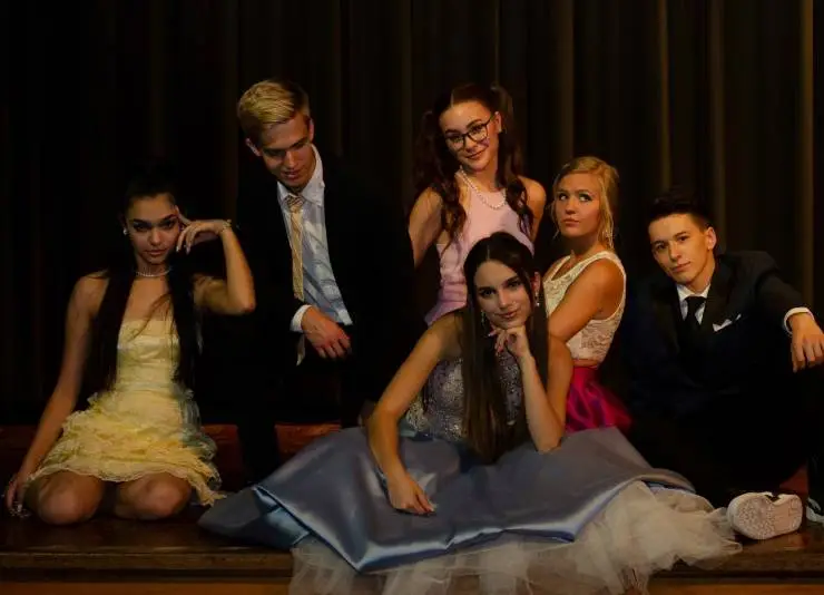 Девочка-подросток: Холидэй/Валери (2019) скачать торрент бесплатно Девочка-подросток: Холидэй/Валери (2019) фильм скачать торрент бесплатно