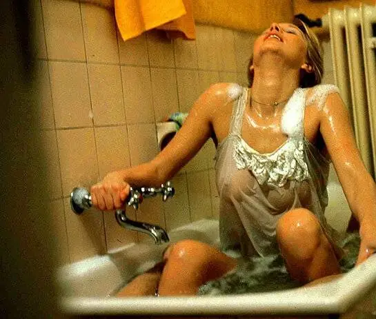 Переполох в отеле (1977) в хорошем качестве скачать торрент файл Переполох в отеле (1977) фильм в хорошем качестве скачать торрент файл