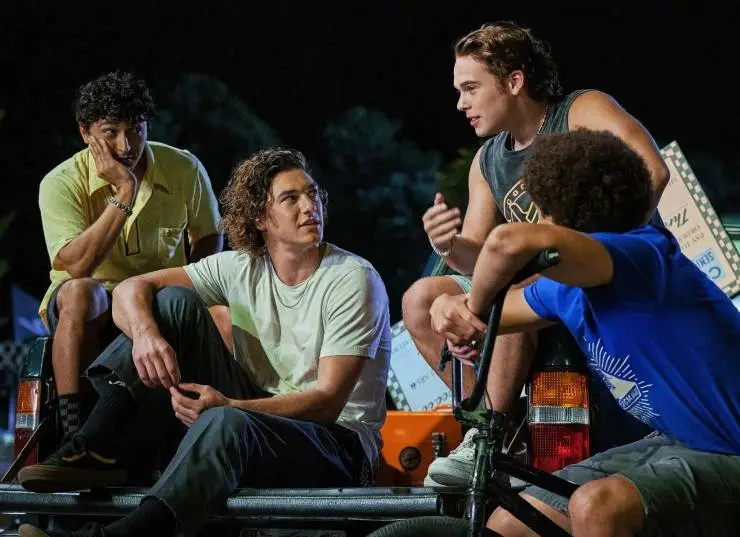 Прогулки вдвоём (2022) скачать торрент бесплатно Прогулки вдвоём (2022) фильм скачать торрент бесплатно