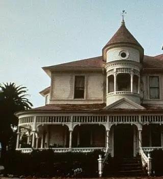 Наваждение гостиницы «Морской утес» (1994) скачать торрент бесплатно Наваждение гостиницы «Морской утес» (1994) фильм скачать торрент бесплатно