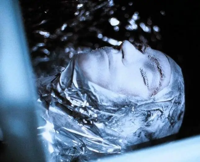 Леденящий (1985) скачать торрент файл Леденящий (1985) фильм скачать торрент файл