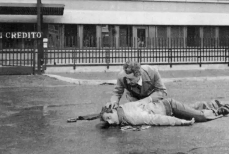 Мелкий-мелкий буржуа (1977) скачать торрент файл Мелкий-мелкий буржуа (1977) фильм скачать торрент файл