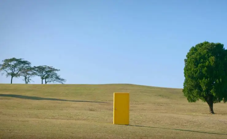 Жёлтая дверь: Клуб кинолюбителей 90-х (2023) скачать торрент файл Жёлтая дверь: Клуб кинолюбителей 90-х (2023) фильм скачать торрент файл