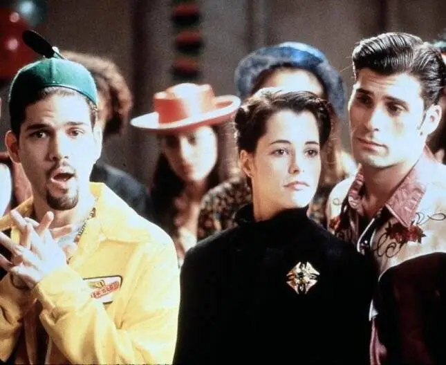 Тусовщица (1995) скачать торрент бесплатно Тусовщица (1995) фильм скачать торрент бесплатно