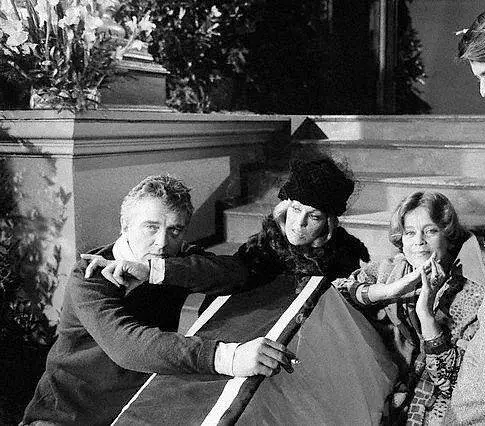 Прекрасный жиголо - несчастный жиголо (1978) в хорошем качестве скачать торрент файл Прекрасный жиголо - несчастный жиголо (1978) фильм в хорошем качестве скачать торрент файл