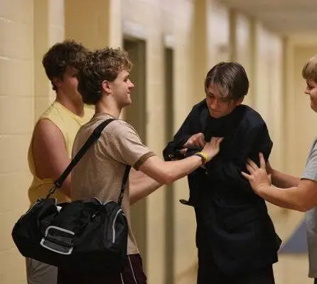 Лужайка (2011) в хорошем качестве скачать торрент файл Лужайка (2011) фильм в хорошем качестве скачать торрент файл