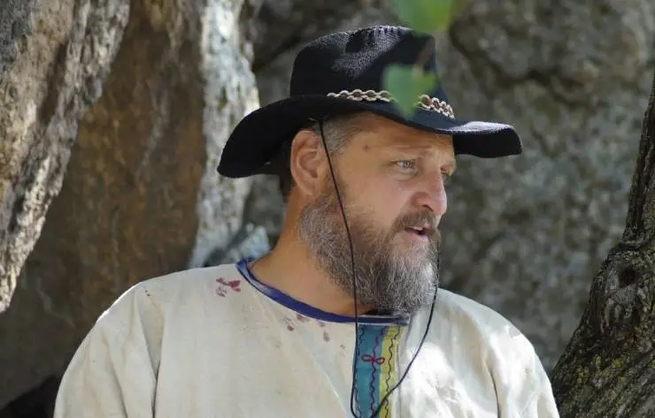 Тайник красных камней (2015) в хорошем качестве скачать торрент файл Тайник красных камней (2015) фильм в хорошем качестве скачать торрент файл