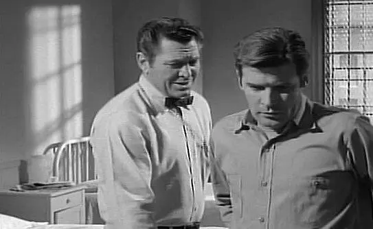 Шоковый коридор (1963) скачать торрент бесплатно Шоковый коридор (1963) фильм скачать торрент бесплатно