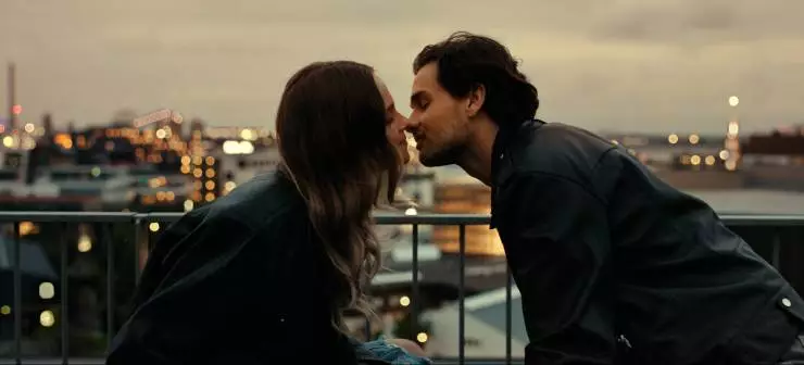 Все оттенки красного (2025) скачать торрент бесплатно Все оттенки красного (2025) фильм скачать торрент бесплатно