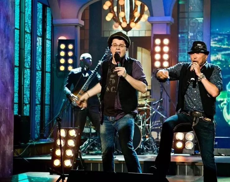 Бульдог-шоу (2010) скачать торрент файл Бульдог-шоу (2010) сериал скачать торрент файл