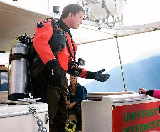 Монстр глубин (2006) скачать торрент бесплатно Монстр глубин (2006) фильм скачать торрент бесплатно