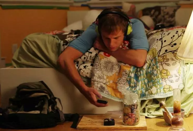 В цвету (2013) скачать торрент бесплатно В цвету (2013) фильм скачать торрент бесплатно