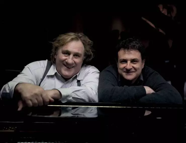 Маленький мир (2010) скачать торрент файл Маленький мир (2010) фильм скачать торрент файл