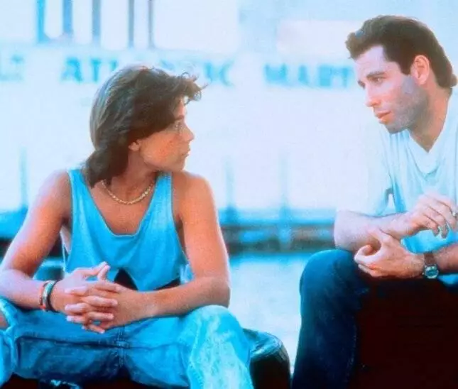 Золотые цепи (1990) скачать торрент бесплатно Золотые цепи (1990) фильм скачать торрент бесплатно