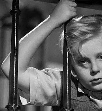 Поверженный идол (1948) скачать торрент файл Поверженный идол (1948) фильм скачать торрент файл