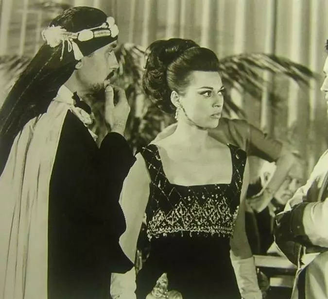 Каникулы в гареме (1965) скачать торрент бесплатно Каникулы в гареме (1965) фильм скачать торрент бесплатно