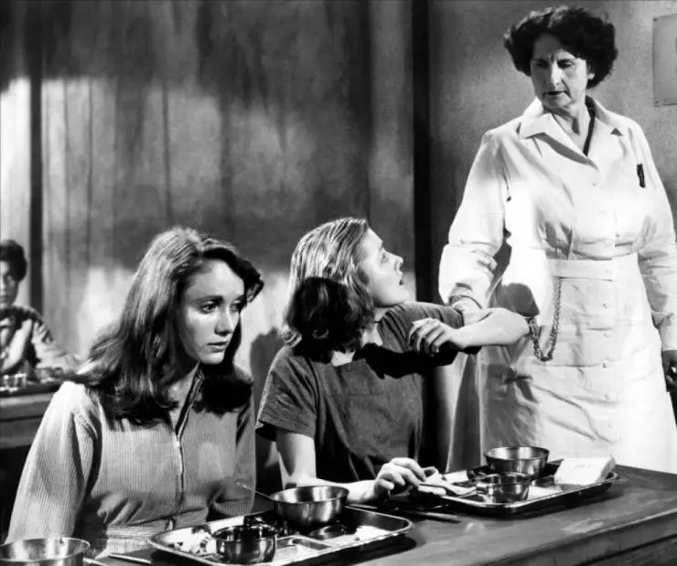 В клетке (1950) скачать торрент бесплатно В клетке (1950) фильм скачать торрент бесплатно