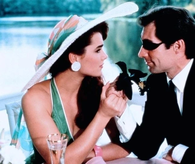 Бренда Старр (1989) скачать торрент файл Бренда Старр (1989) фильм скачать торрент файл