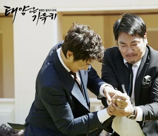 Полуденное солнце (2014) скачать торрент файл Полуденное солнце (2014) сериал скачать торрент файл