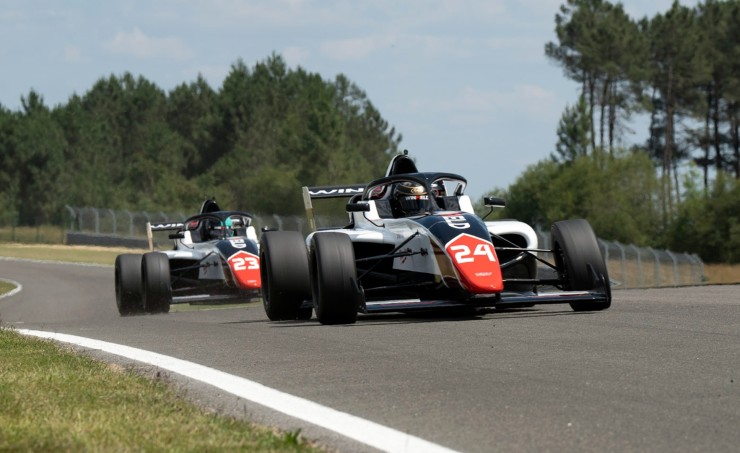 Быстрее ветра (2025) скачать торрент файл Быстрее ветра (2025) фильм скачать торрент файл