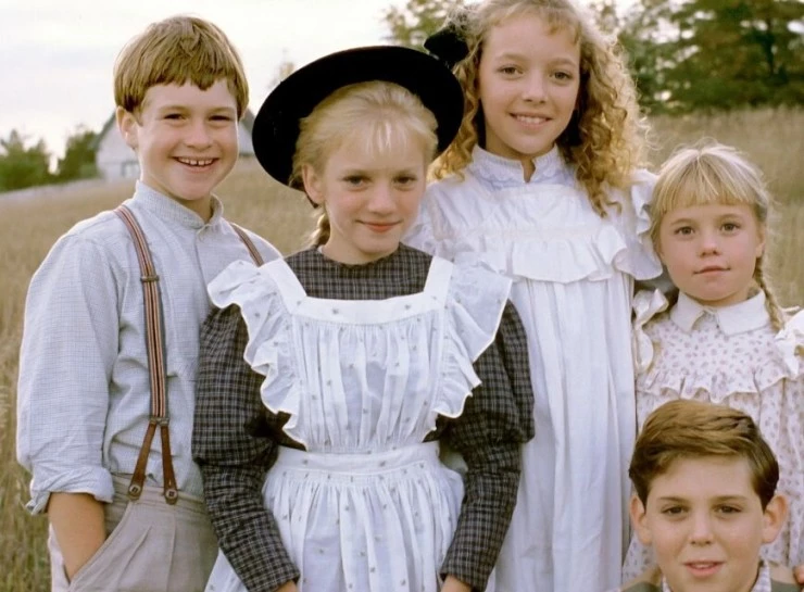 Дорога в Эйвонли (1990) скачать торрент бесплатно Дорога в Эйвонли (1990) сериал скачать торрент бесплатно