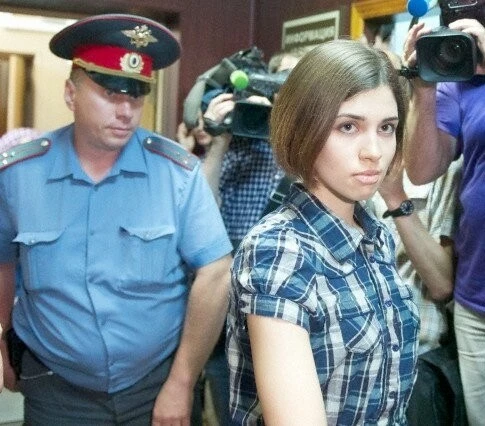 Показательный процесс: История Pussy Riot (2013) скачать торрент бесплатно Показательный процесс: История Pussy Riot (2013) фильм скачать торрент бесплатно