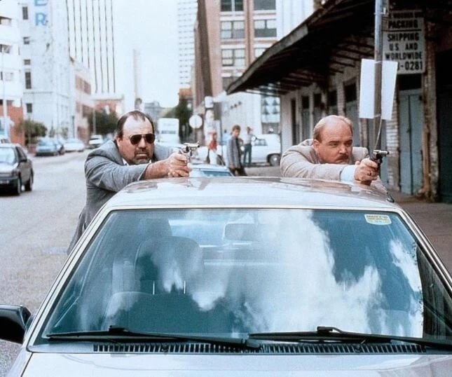 Игра в полицейских (1994) скачать торрент бесплатно Игра в полицейских (1994) фильм скачать торрент бесплатно