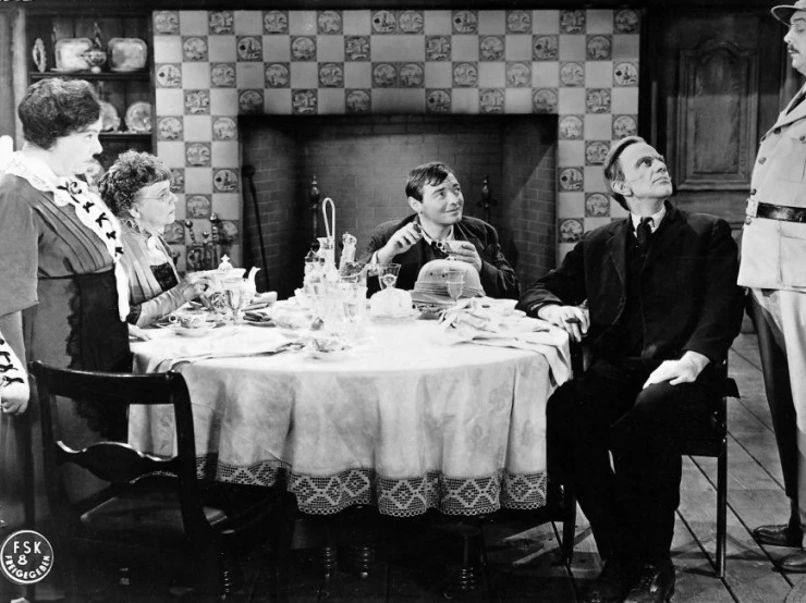 Мышьяк и старые кружева (1944) в хорошем качестве скачать торрент файл Мышьяк и старые кружева (1944) фильм в хорошем качестве скачать торрент файл