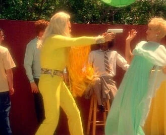 Девочки есть девочки (2003) в хорошем качестве скачать торрент файл Девочки есть девочки (2003) фильм в хорошем качестве скачать торрент файл