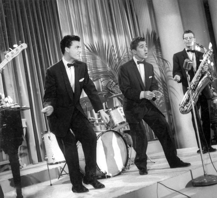 Рок круглые сутки (1956) в хорошем качестве скачать торрент файл Рок круглые сутки (1956) фильм в хорошем качестве скачать торрент файл