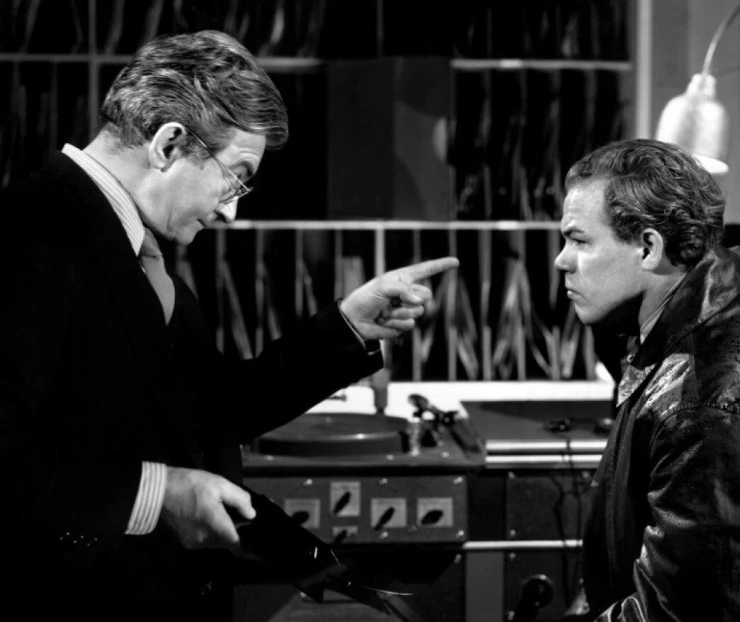 Вне подозрений (1947) скачать торрент бесплатно Вне подозрений (1947) фильм скачать торрент бесплатно