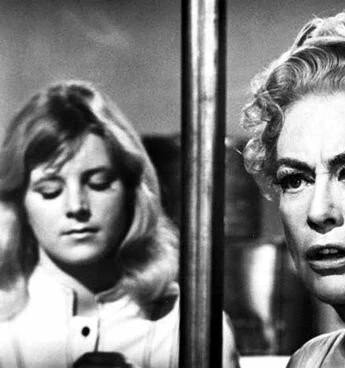 Трог (1970) скачать торрент бесплатно Трог (1970) фильм скачать торрент бесплатно