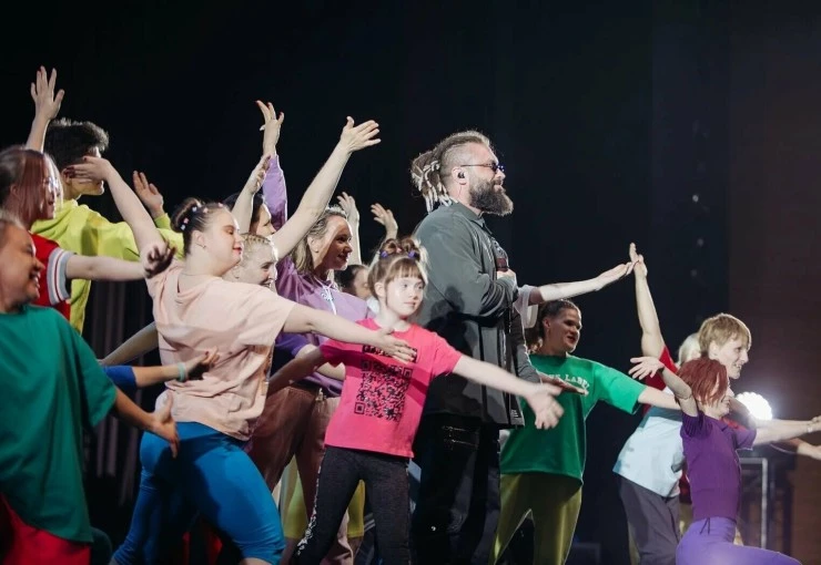 Танцевать под дождем (2023) скачать торрент бесплатно Танцевать под дождем (2023) фильм скачать торрент бесплатно