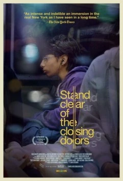 Осторожно, двери закрываются / Stand Clear of the Closing Doors (2013) фильм скачать через торрет бесплатно в хорошем качестве