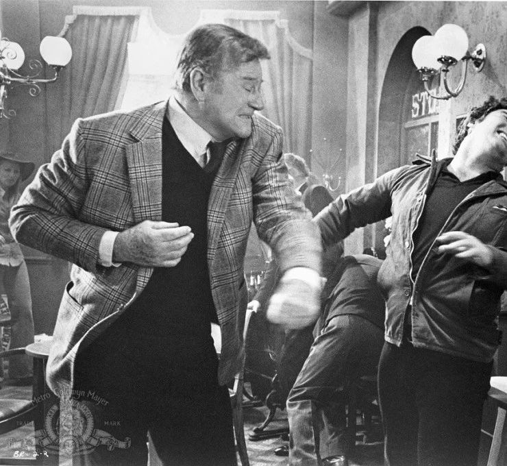 Брэнниган (1975) скачать торрент файл Брэнниган (1975) фильм скачать торрент файл