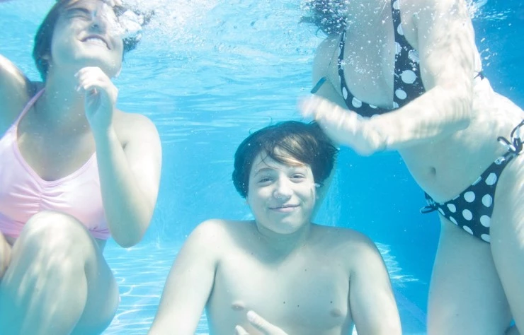 Клуб «Сэндвич» (2013) скачать торрент файл Клуб «Сэндвич» (2013) фильм скачать торрент файл